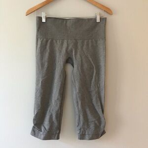 EUC Lululemon Gray Crop Ruched Legging Sz 8​​​​​​